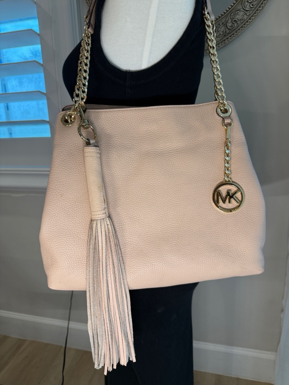 Michael Kors Blush Leather Shoulder Bag with Gold Hardware and Tassel - Picture 3 of 10